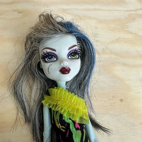 Monster High Frankie Stein Doll 2008 frankenstein - Picture 1 of 6
